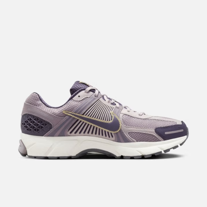 Nike's New Lightweight, Cushio - Women Shoes Zoom recensione e prezzo